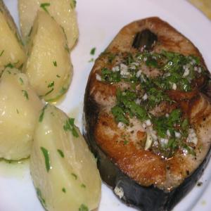 Tuna Steak With Dalmatian Lemon-Garlic Sauce_image