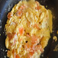 Scrambled Eggs With Lox and Cream Cheese_image