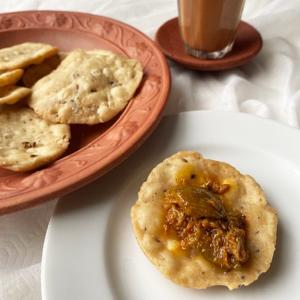 Spiced Indian crackers (mathri) image