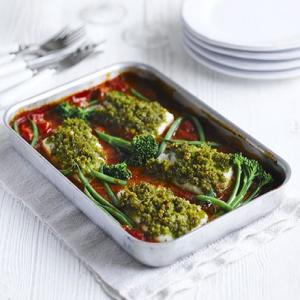 Baked fish with tomatoes, basil & crispy crumbs_image