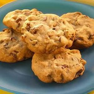 Reese's® Classic Peanut Butter and Milk Chocolate Chip Cookies_image