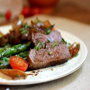 Beef Tenderloin with roasted asparagus and red onion vinaigrette_image