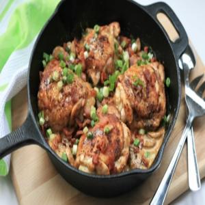 Keto Smothered Chicken Thighs Recipe_image