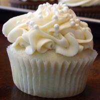 White Wedding Cake Cupcakes Recipe - (4.5/5)_image