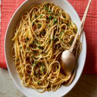 Linguini with Clam Sauce image