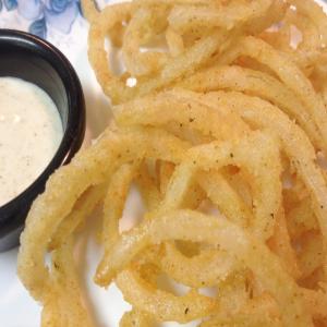 Onion Strings With Southwestern Ranch Dipping Sauce_image