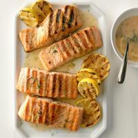 Lemony Grilled Salmon Fillets with Dill Sauce_image