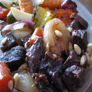 Beef With Red Wine and Pine Nuts_image