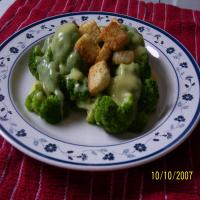 Broccoli/ Herbed Hollandaise Sauce/ Toasted Bread Crumbs_image