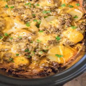 Slow Cooker Beef and Potato Au Gratin_image