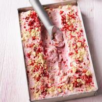Strawberry shortbread frozen yogurt image