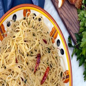 Spaghetti with Garlic and Oil (Aglio e Olio) image