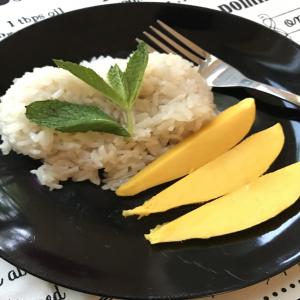Thai Coconut Rice With Mangoes_image