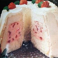 Strawberry Tunnel Cream Cake_image