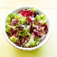 Green Salad with Pickled Shallots_image