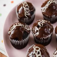Vegan Cream-Filled Chocolate Cupcakes_image