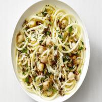 Bucatini with Clams and Scallops_image