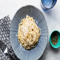 3-Ingredient Cacio e Pepe (Pasta With Cheese and Pepper)_image