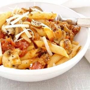 Quick sausage bolognese_image