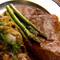 Rump Steaks Braised with Mushrooms and Onions and Porter Sauce_image