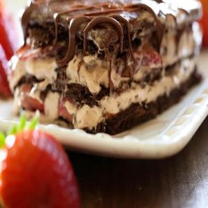 No-Bake Strawberry Nutella Eclair Cake_image