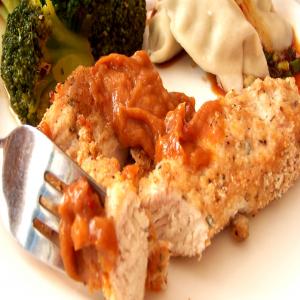 Crispy Chicken With Peanut Dipping Sauce_image