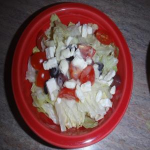 Sorta Greek Salad W/ Dressing_image