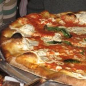 Brick-Oven Pizza (Brooklyn Style)_image