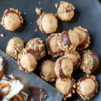 Crunchy peanut & toffee bonbons image