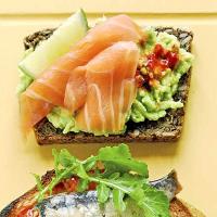 Open sandwiches - Smoked salmon & avocado on rye image