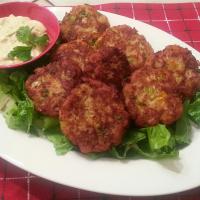 Mini Crab Cakes with Curried Tartar Sauce_image