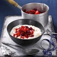 Creamy porridge with spiced apple & cranberry image