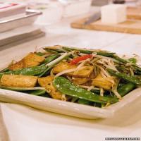 Extra-Firm Tofu with Snow Peas and Bean Sprouts image
