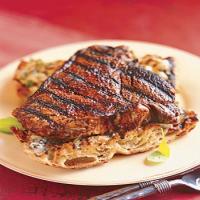 Chipotle-Rubbed Steaks with Gorgonzola Toasts_image