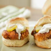 Hot Chicken Biscuits with Mama's White Gravy_image