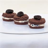 Squidgy Chocolate Cakes with Prunes in Marsala_image