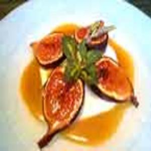 Caramelized Figs With Lavender Honey and Cream image