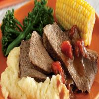 Grilled Cajun Chuck Roast with Spicy Cheddar Grits_image