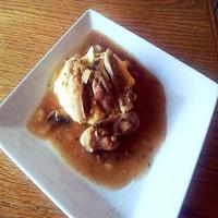 Chicken with Wine Sauce and Creamy Mashed Potatoes_image