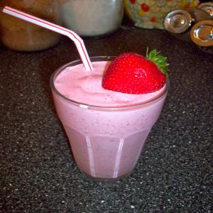Strawberries and Cream Milkshakes_image