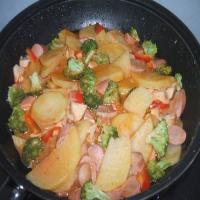 Chicken-Sausage Potato-Broccoli in Skillet_image
