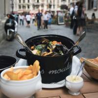 Mussels Steamed in Beer with Crème Fraîche, Herbs, and Parmesan croutons_image