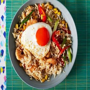 Rainbow fried rice with prawns & fried eggs_image