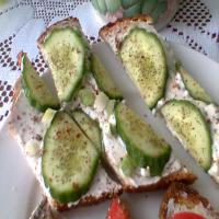 Crunchy Cheesy Open Face Cucumber Sandwiches_image