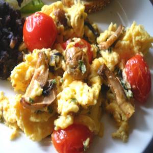 Scrambled Eggs With Mushrooms_image