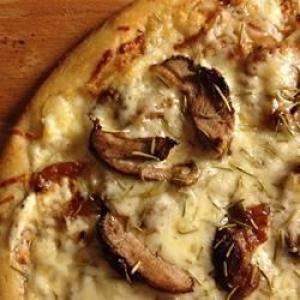 Duck and Fontina Pizza With Rosemary and Caramelized Onions_image