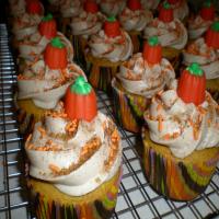 Easy Pumpkin Spice Cupcakes With Cinnamon Cream Cheese Frosting_image