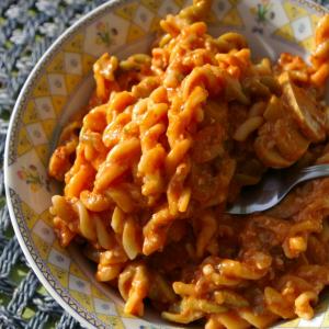 Stove Top Macaroni and Cheese With Tomatoes_image