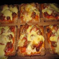 Noah's Sausage and Pepperoni Flatbread Pizza_image