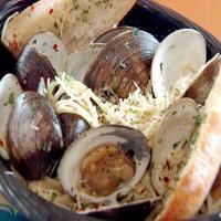 Linguini with Clams and Garlic Butter Sauce_image